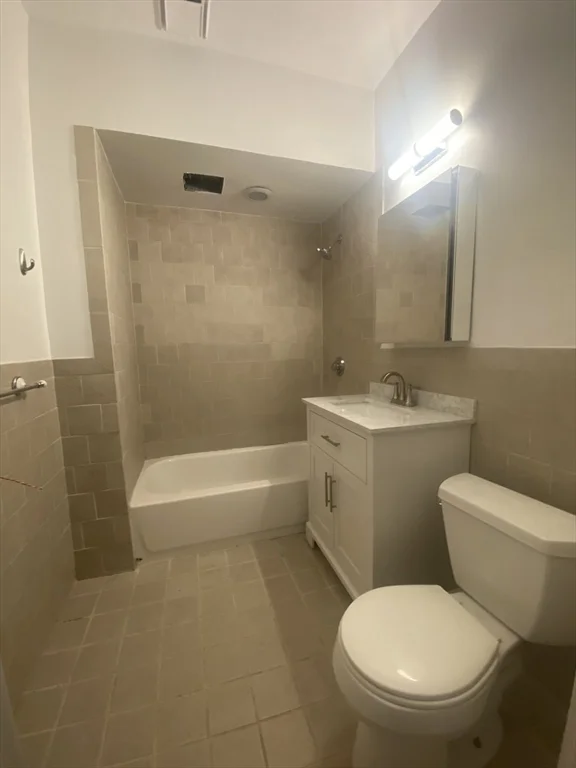 4 bed, 1 bath apartment for rent at 244 Winchester St Unit 1, Brookline — photo 9 of 11