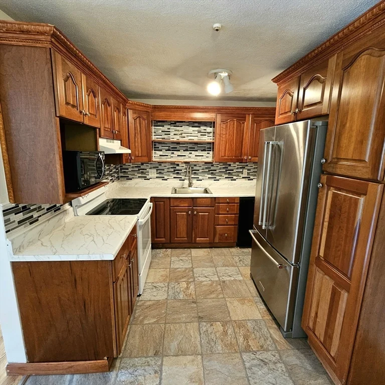 2 bed, 1 bath apartment for rent at 245 Boston Post Rd Unit 7, Marlborough
