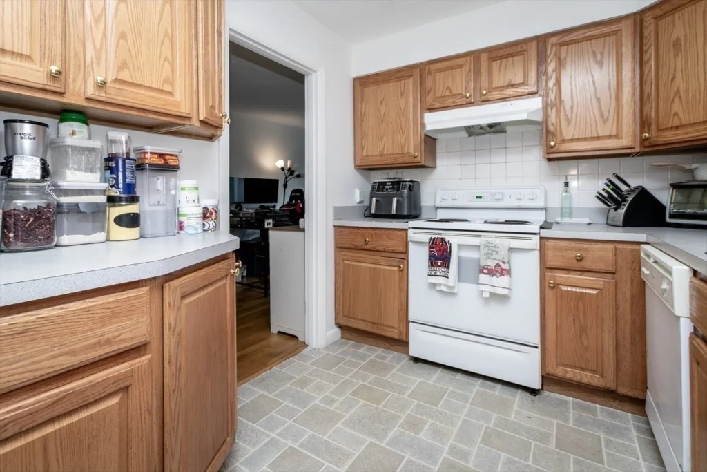 2 bed, 1 bath apartment for rent at 245 Lafayette St Unit 2D, Salem — photo 7 of 17
