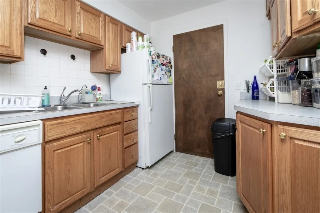 2 bed, 1 bath apartment for rent at 245 Lafayette St Unit 2D, Salem — photo 5 of 17