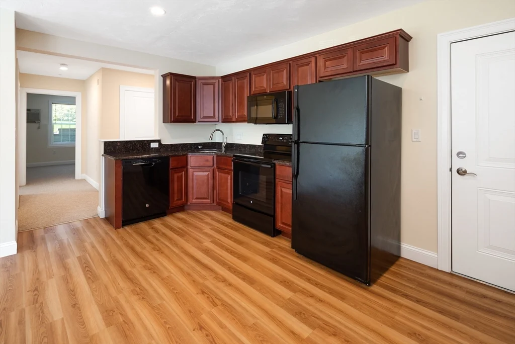 2 bed, 2 bath apartment for rent at 245 Willard St Unit 3, West Quincy — photo 3 of 10