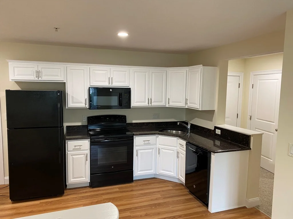 2 bed, 2 bath apartment for rent at 245 Willard St Unit 5, West Quincy — photo 2 of 11