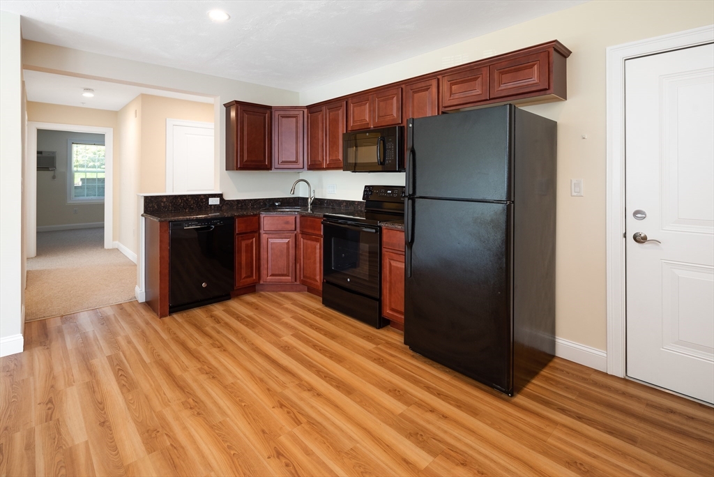 2 bed, 2 bath apartment for rent at 245 Willard St Unit 6, West Quincy — photo 3 of 10
