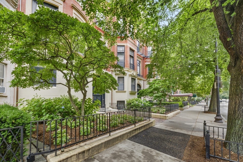 1 bed, 1 bath apartment for rent at 246 Beacon St Unit 4A, Back Bay — photo 2 of 16