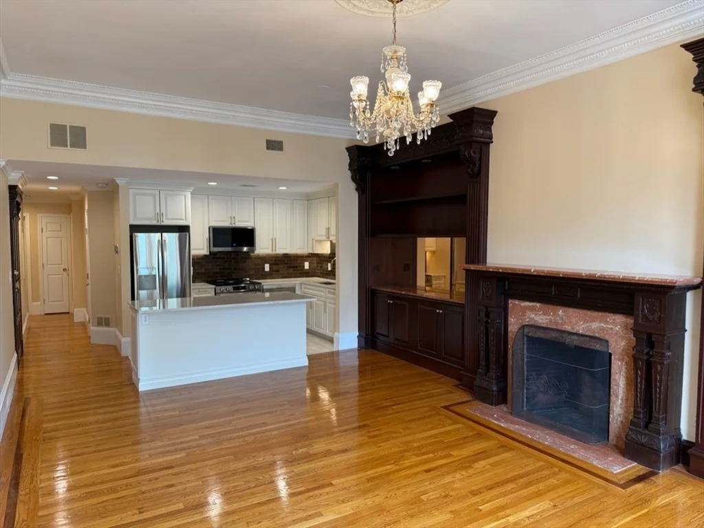 3 bed, 2 bath apartment for rent at 246 Commonwealth Ave Unit 3, Back Bay — photo 2 of 11