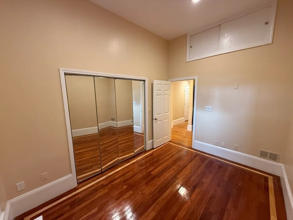 3 bed, 2 bath apartment for rent at 246 Commonwealth Ave Unit 3, Back Bay — photo 9 of 11