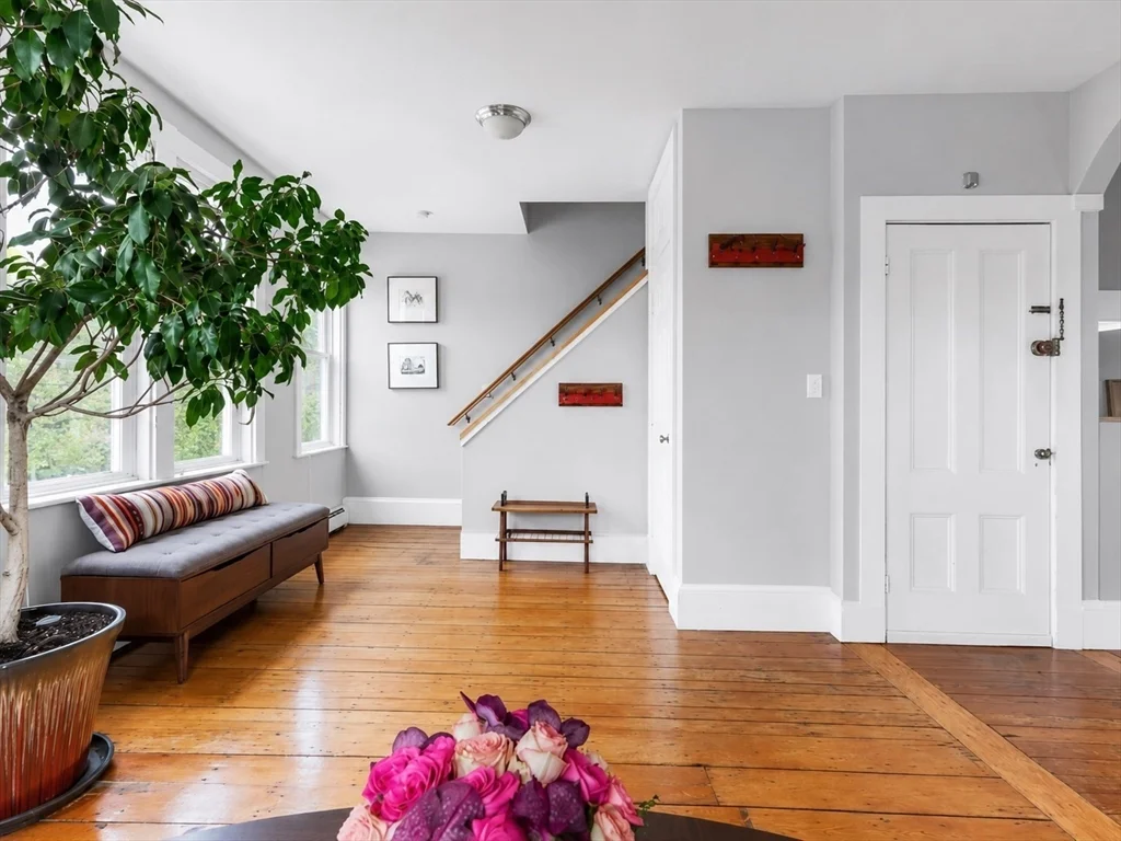 3 bed, 2 bath apartment for rent at 246 Cypress St Unit 4, Brookline — photo 4 of 33
