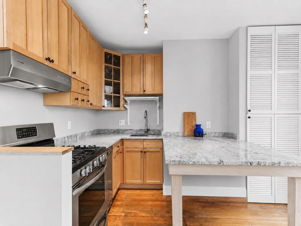 3 bed, 2 bath apartment for rent at 246 Cypress St Unit 4, Brookline — photo 8 of 33