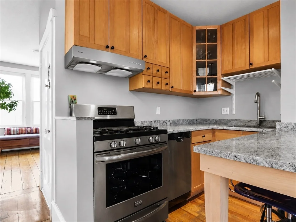 3 bed, 2 bath apartment for rent at 246 Cypress St Unit 4, Brookline — photo 7 of 33