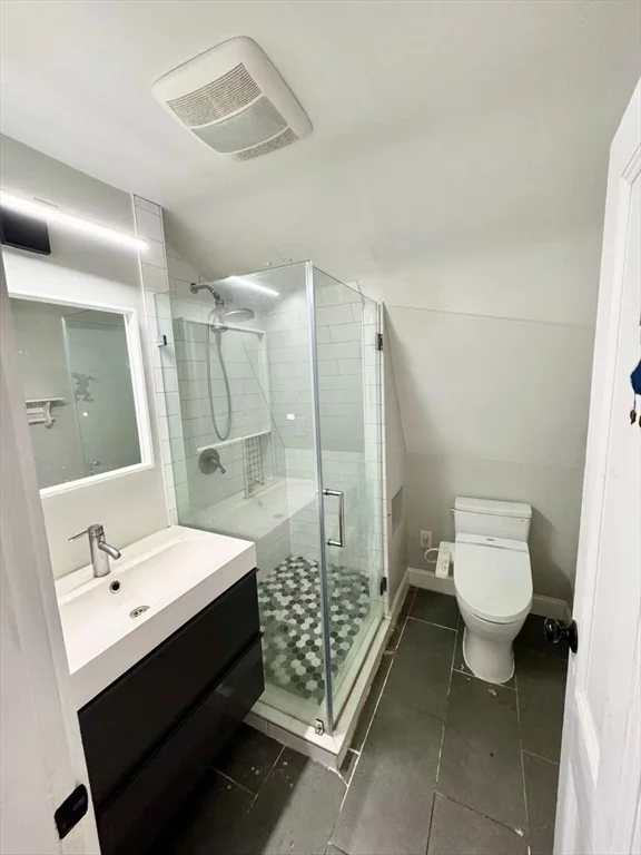 3 bed, 2 bath apartment for rent at 246 Cypress St Unit 4, Brookline — photo 17 of 33
