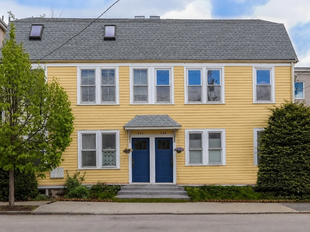 3 bed, 2 bath apartment for rent at 246 Cypress St Unit 4, Brookline