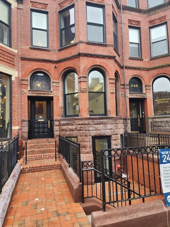 1 bed, 1 bath apartment for rent at 246 Newbury Unit 2, Back Bay — photo 2 of 10