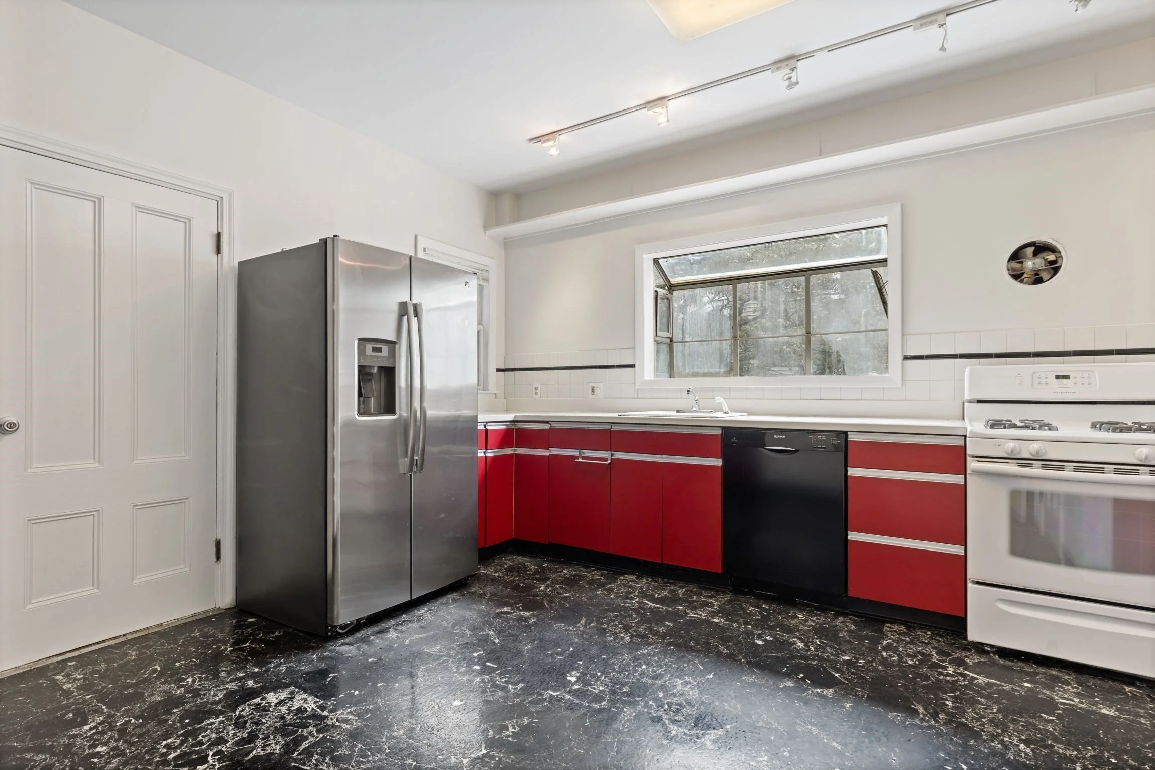 2 bed, 1 bath apartment for rent at 247-249 Park St Unit 1, Dorchester — photo 6 of 27