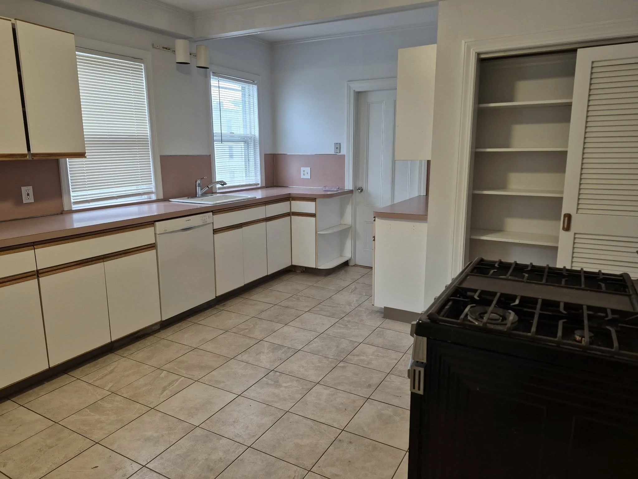 3 bed, 1 bath apartment for rent at 247-249 Park St Unit 2, Dorchester — photo 4 of 13