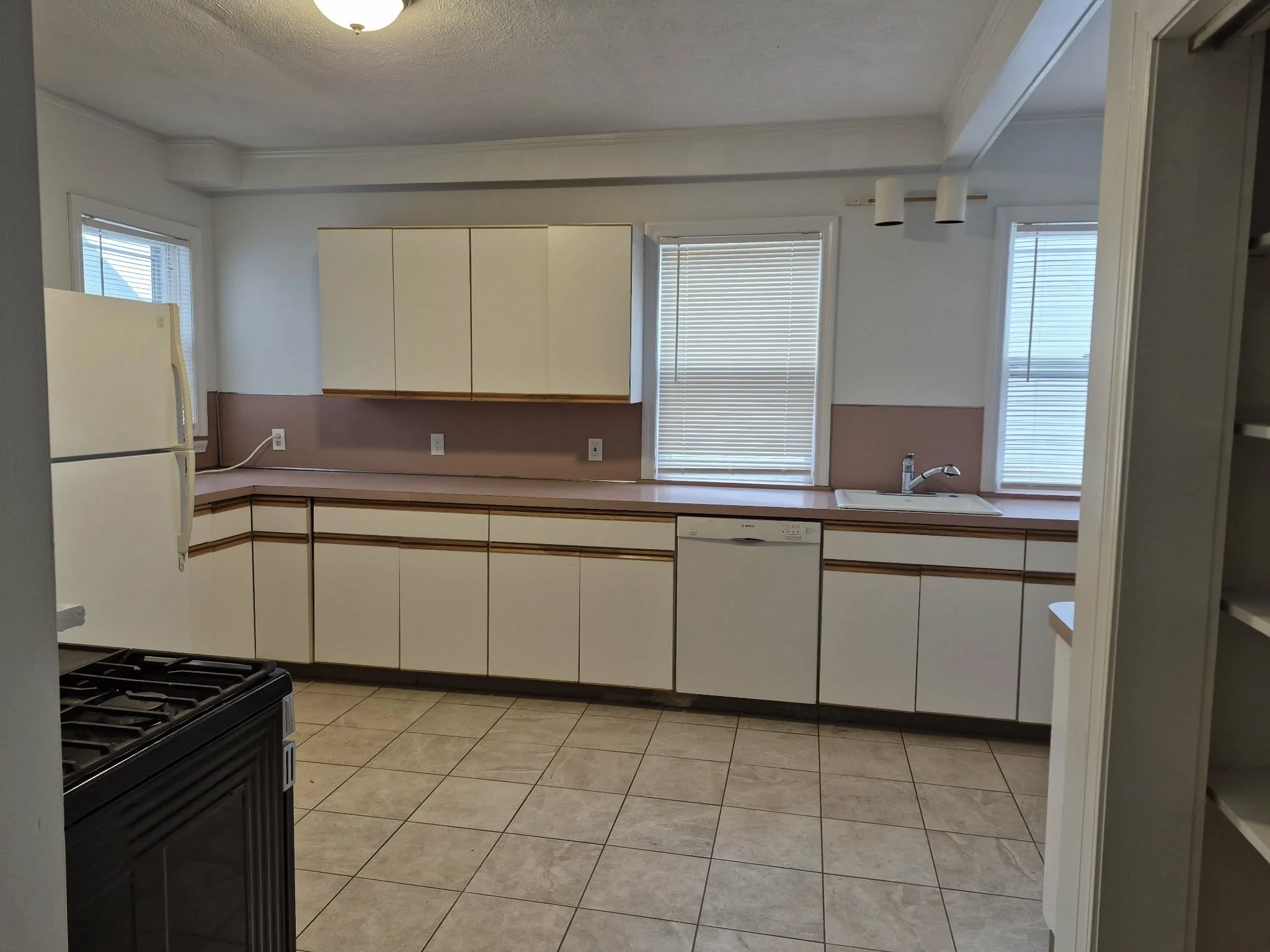 3 bed, 1 bath apartment for rent at 247-249 Park St Unit 2, Dorchester — photo 5 of 13