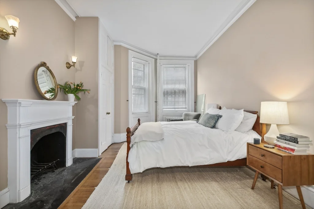 1 bed, 1 bath apartment for rent at 247 Beacon St Unit 2, Back Bay — photo 5 of 6