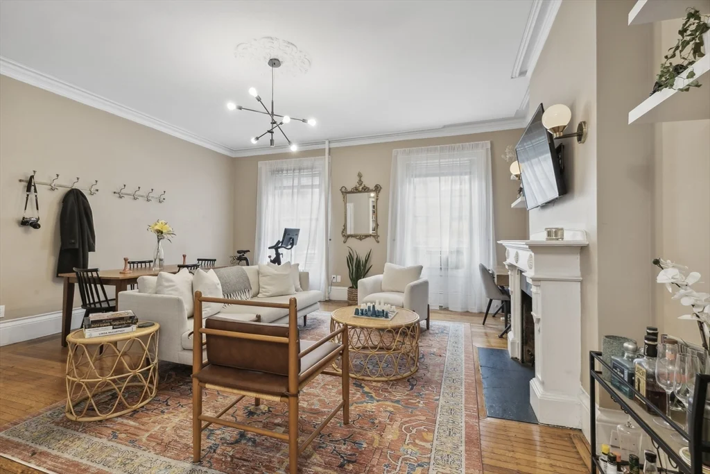 1 bed, 1 bath apartment for rent at 247 Beacon St Unit 2, Back Bay — photo 3 of 6