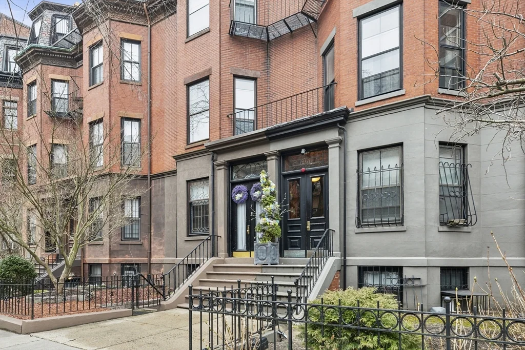1 bed, 1 bath apartment for rent at 247 Beacon St Unit 2, Back Bay — photo 1 of 6