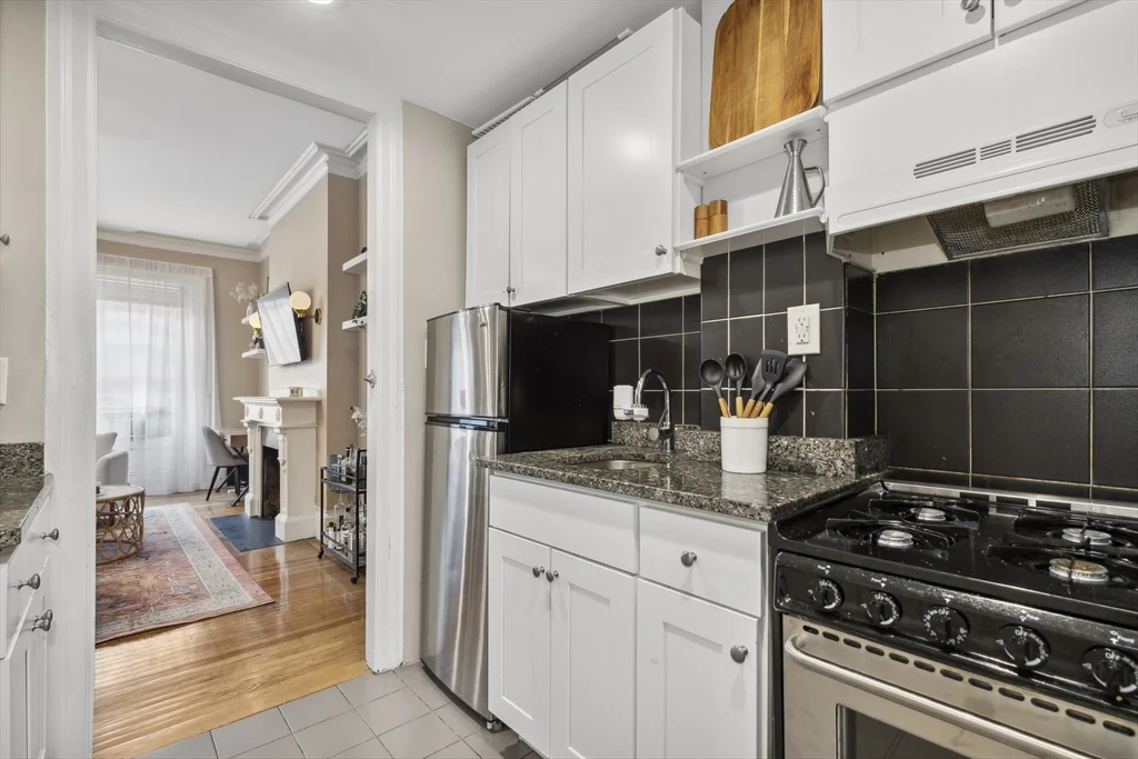 1 bed, 1 bath apartment for rent at 247 Beacon St Unit 2, Back Bay — photo 4 of 6