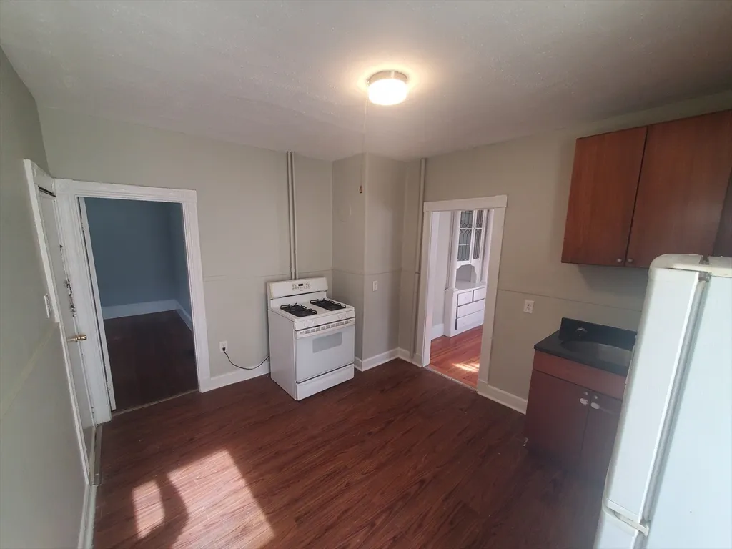3 bed, 1 bath apartment for rent at 247 Boston St Unit 1, Dorchester — photo 3 of 17