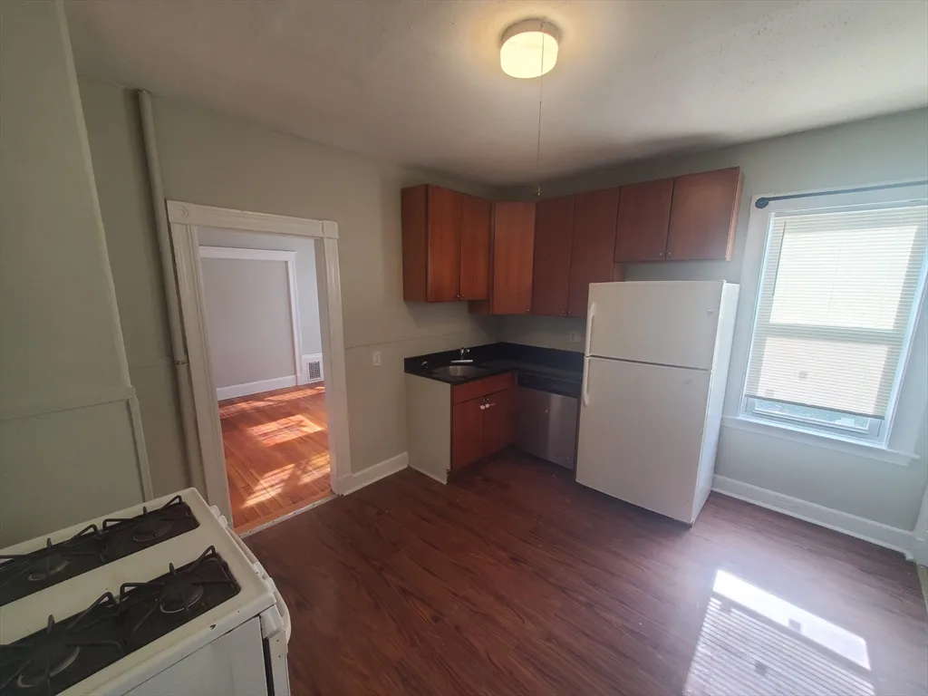 3 bed, 1 bath apartment for rent at 247 Boston St Unit 1, Dorchester — photo 2 of 17