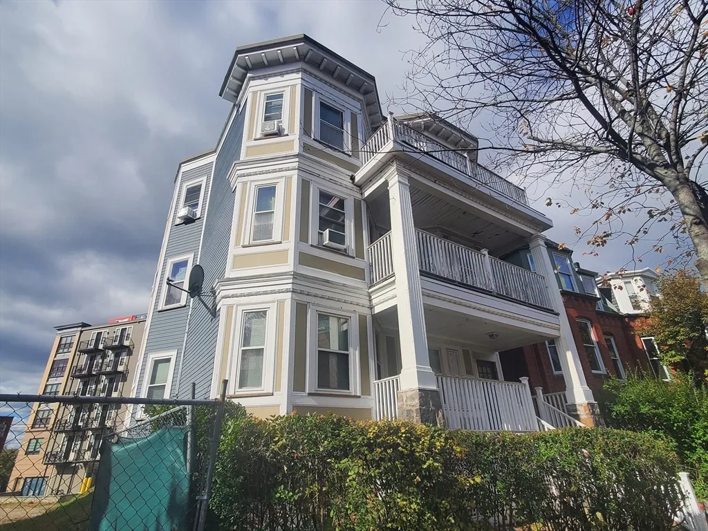 3 bed, 1 bath apartment for rent at 247 Boston St Unit 1, Dorchester — photo 1 of 17