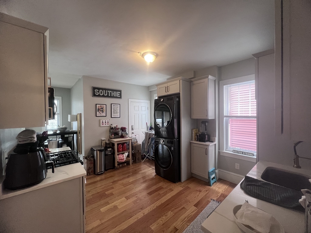 4 bed, 2 bath apartment for rent at 247 L St Unit 1, South Boston — photo 5 of 23