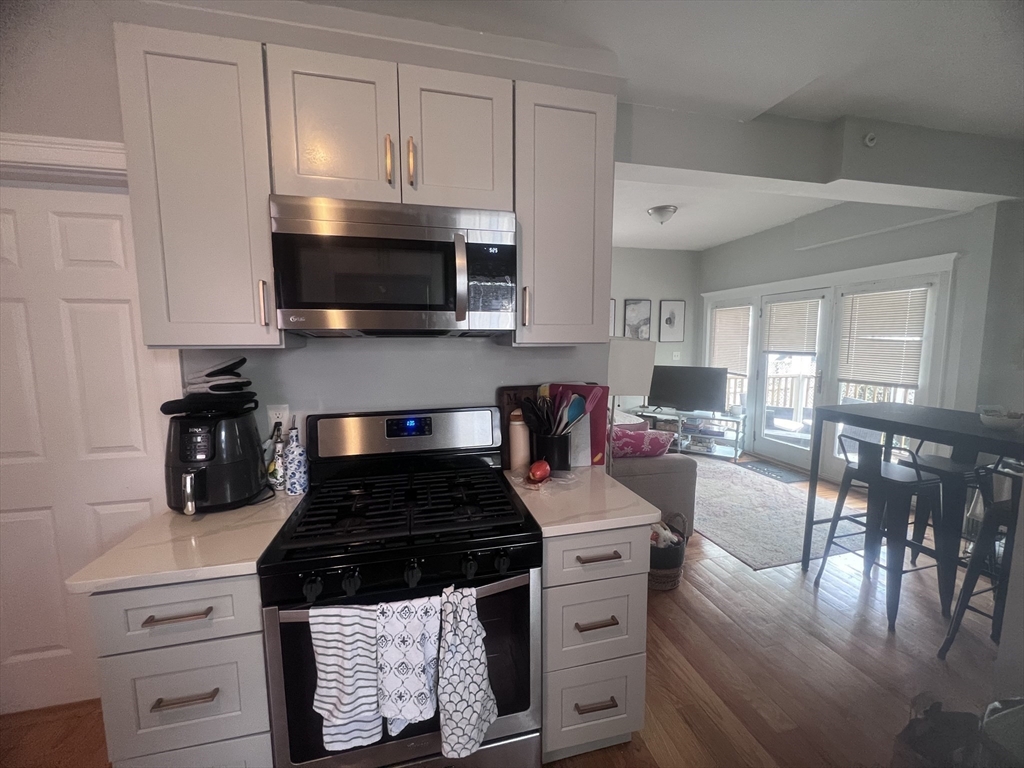 4 bed, 2 bath apartment for rent at 247 L St Unit 1, South Boston — photo 4 of 23