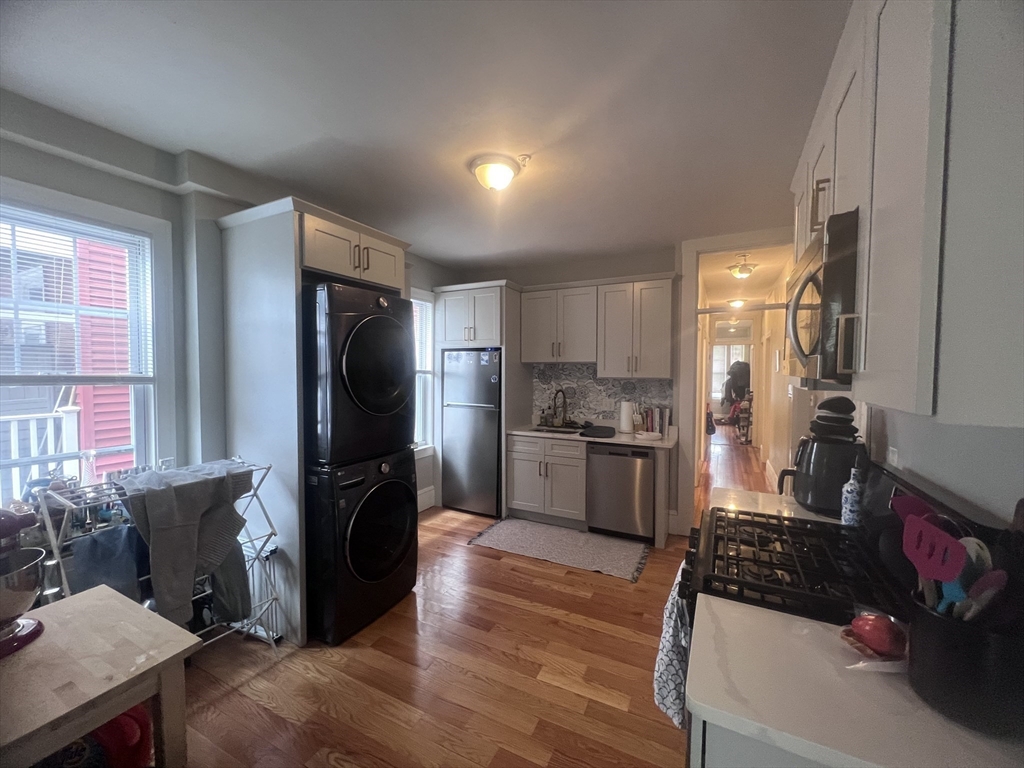 4 bed, 2 bath apartment for rent at 247 L St Unit 1, South Boston — photo 3 of 23
