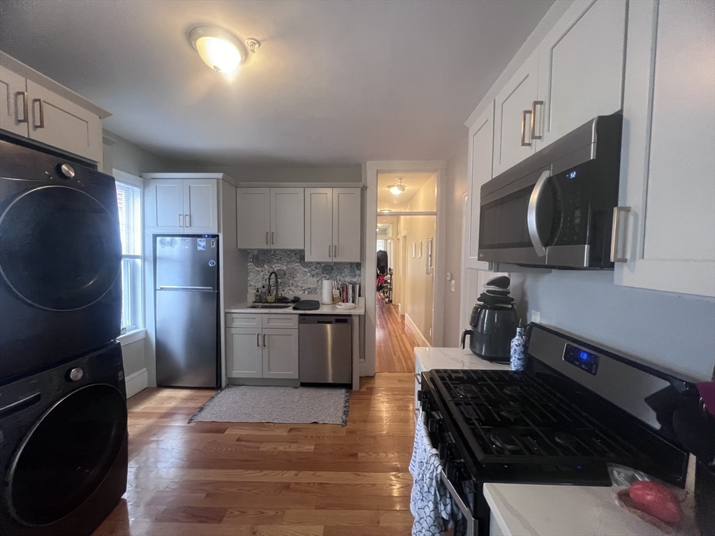 4 bed, 2 bath apartment for rent at 247 L St Unit 1, South Boston — photo 2 of 23
