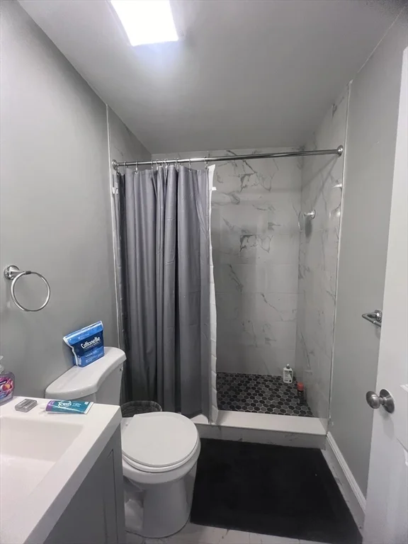 5 bed, 2 bath apartment for rent at 247 L St Unit 2, South Boston — photo 8 of 24