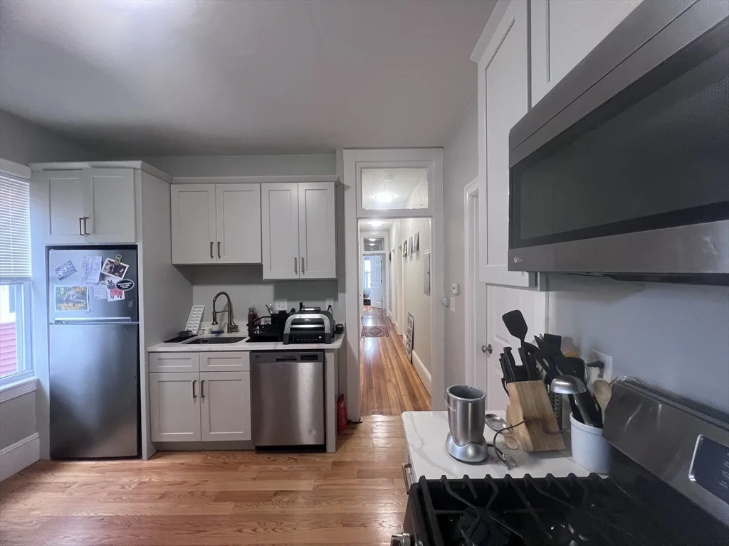 5 bed, 2 bath apartment for rent at 247 L St Unit 2, South Boston — photo 2 of 24