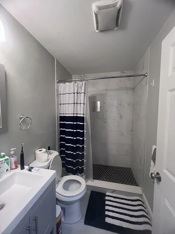 5 bed, 2 bath apartment for rent at 247 L St Unit 2, South Boston — photo 7 of 24