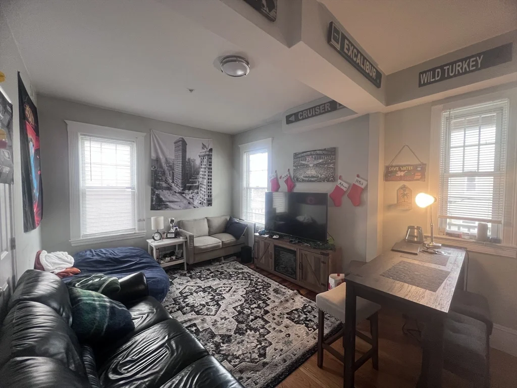 5 bed, 2 bath apartment for rent at 247 L St Unit 2, South Boston — photo 5 of 24