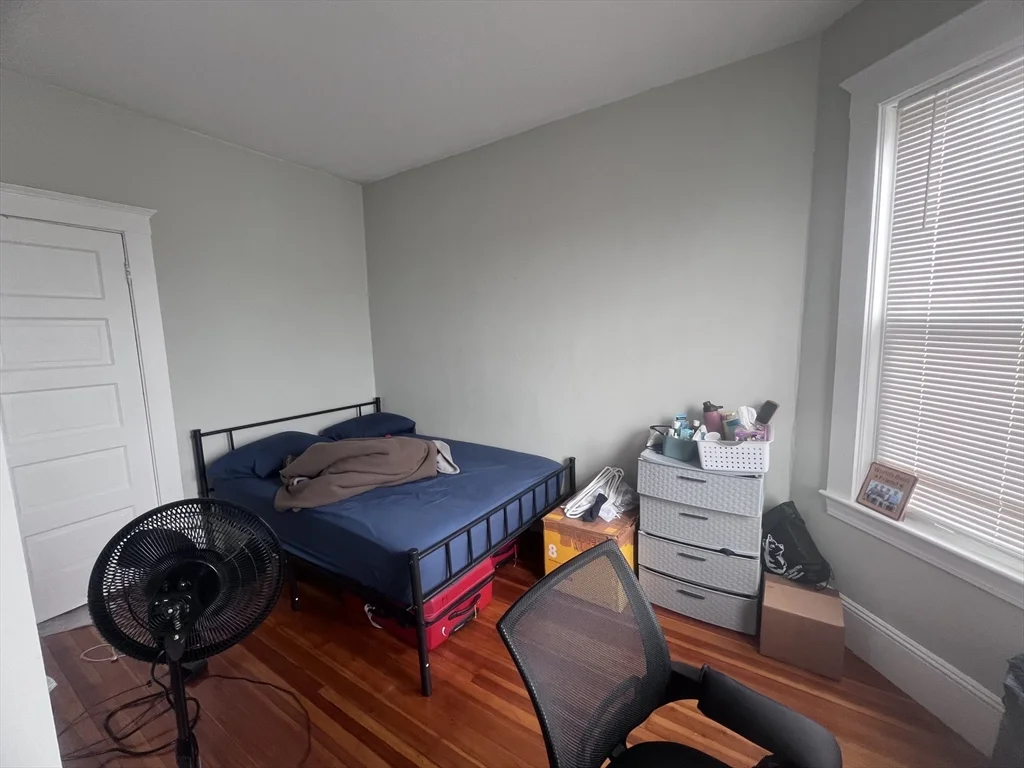 5 bed, 2 bath apartment for rent at 247 L St Unit 3, South Boston — photo 6 of 19