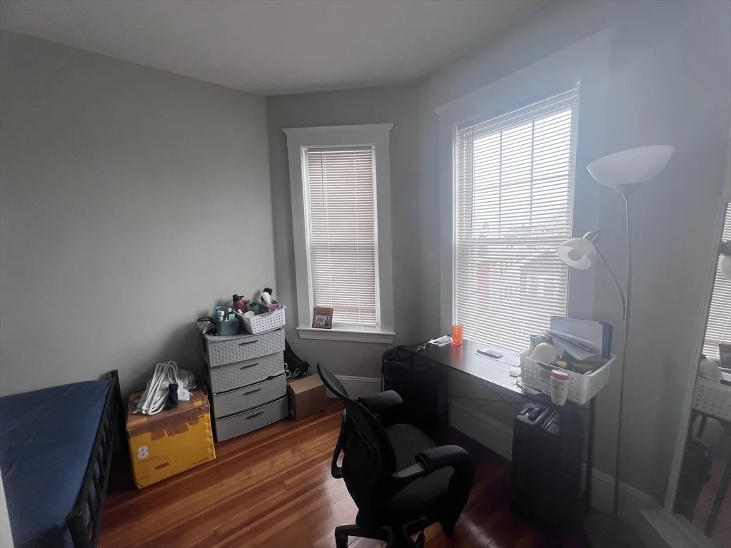 5 bed, 2 bath apartment for rent at 247 L St Unit 3, South Boston — photo 5 of 19