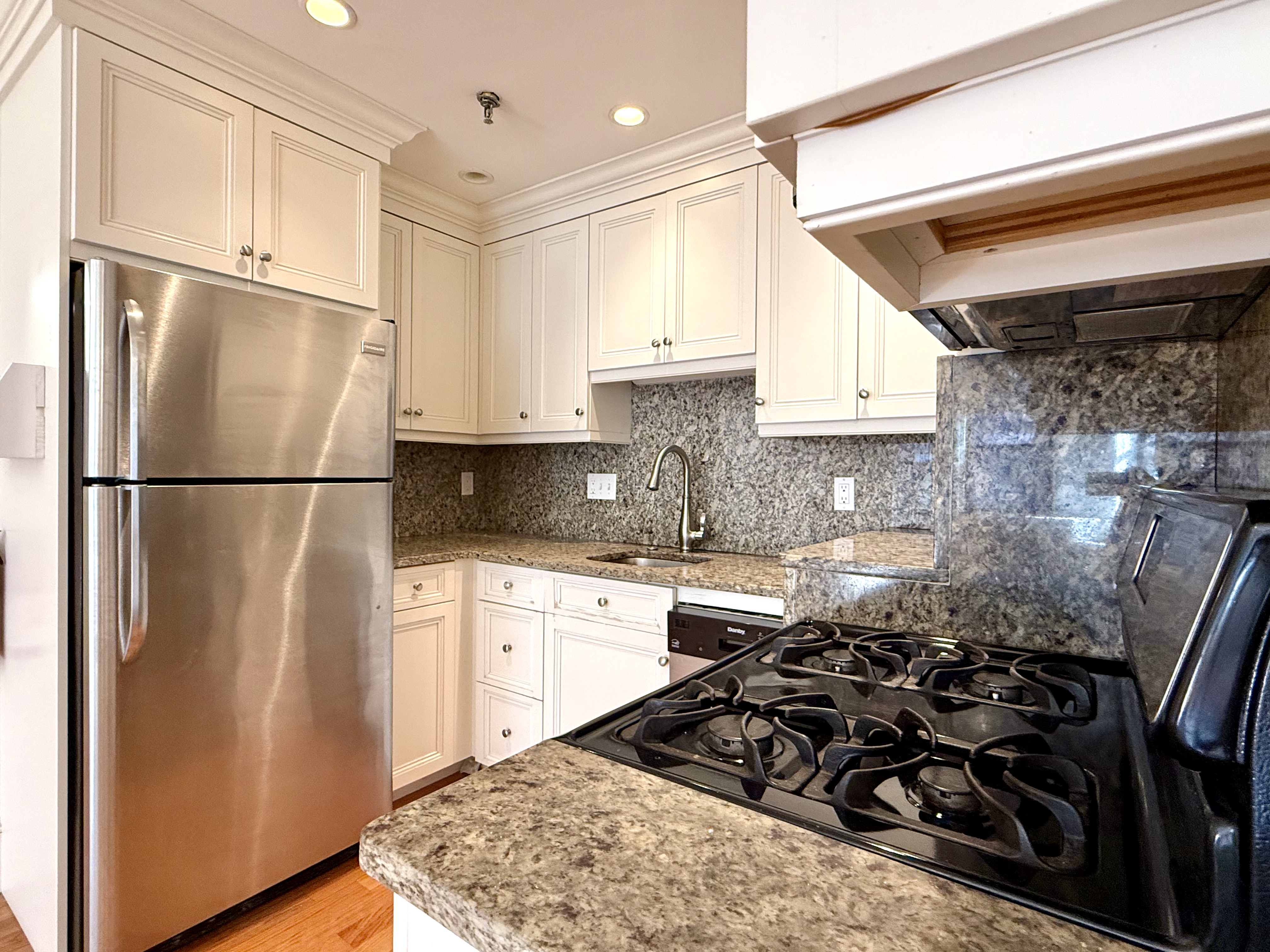 1 bed, 1 bath apartment for rent at 247 Newbury St Unit 22R, Back Bay — photo 8 of 16
