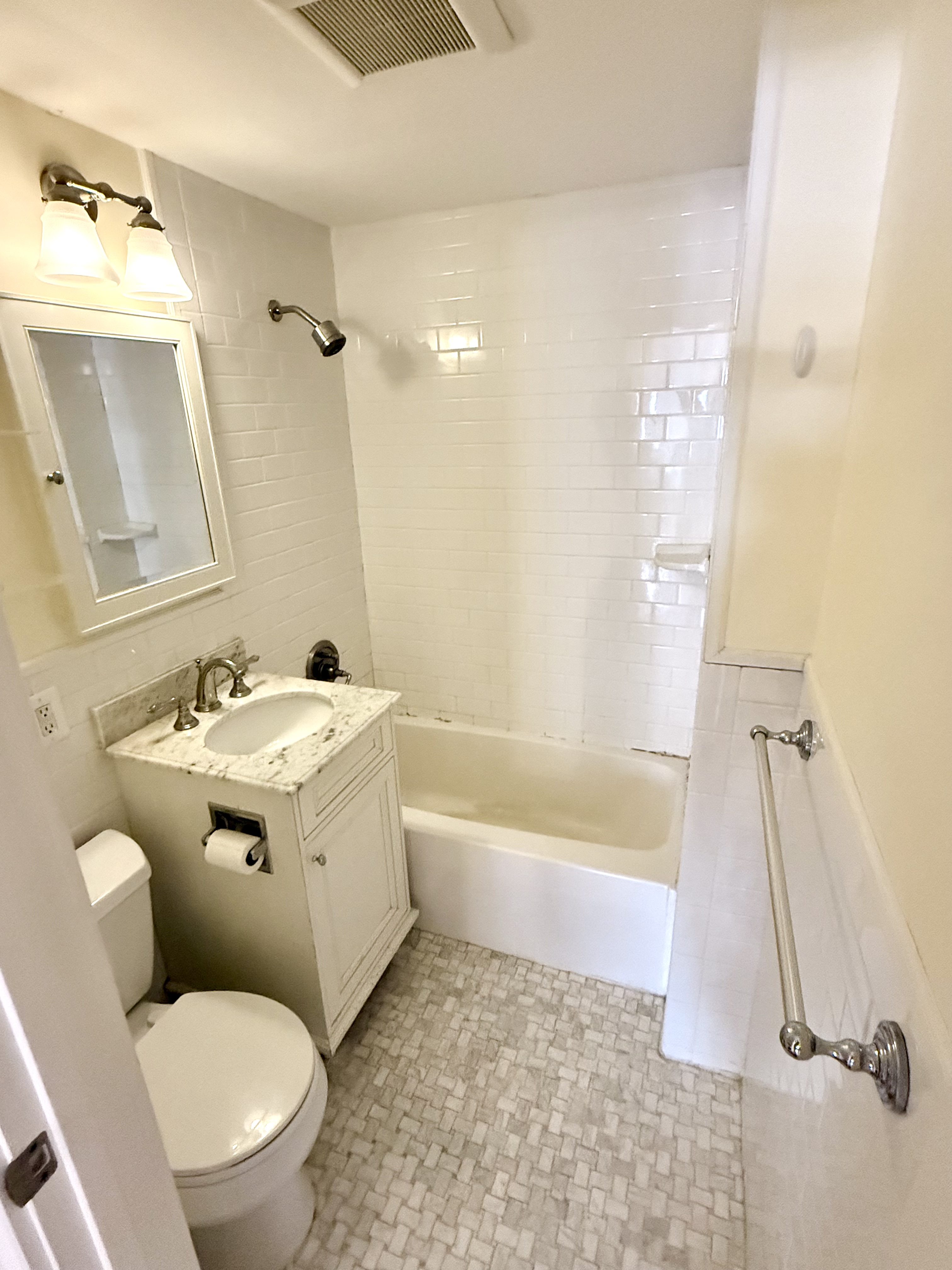 1 bed, 1 bath apartment for rent at 247 Newbury St Unit 22R, Back Bay — photo 4 of 16