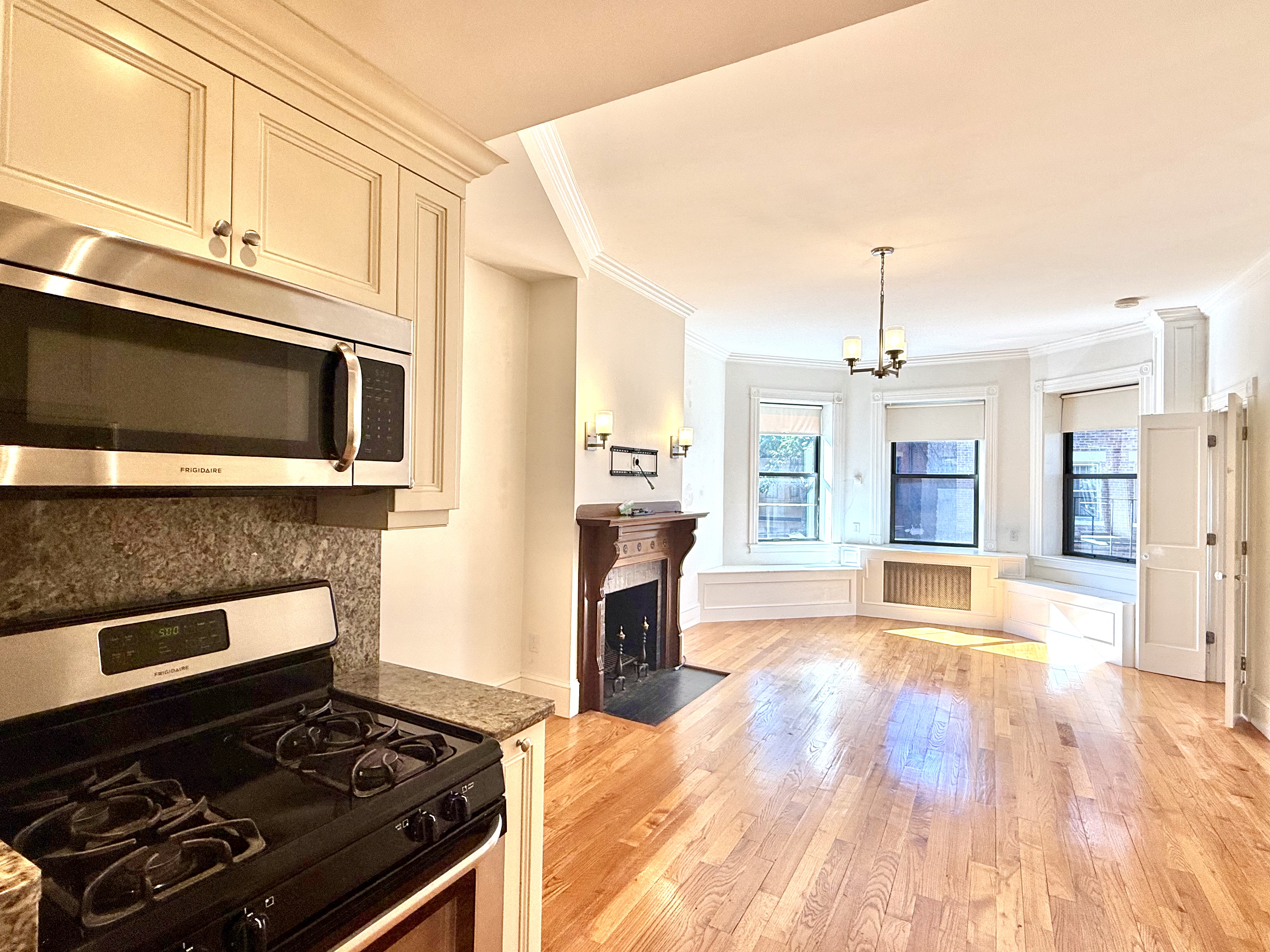 1 bed, 1 bath apartment for rent at 247 Newbury St Unit 22R, Back Bay — photo 5 of 16
