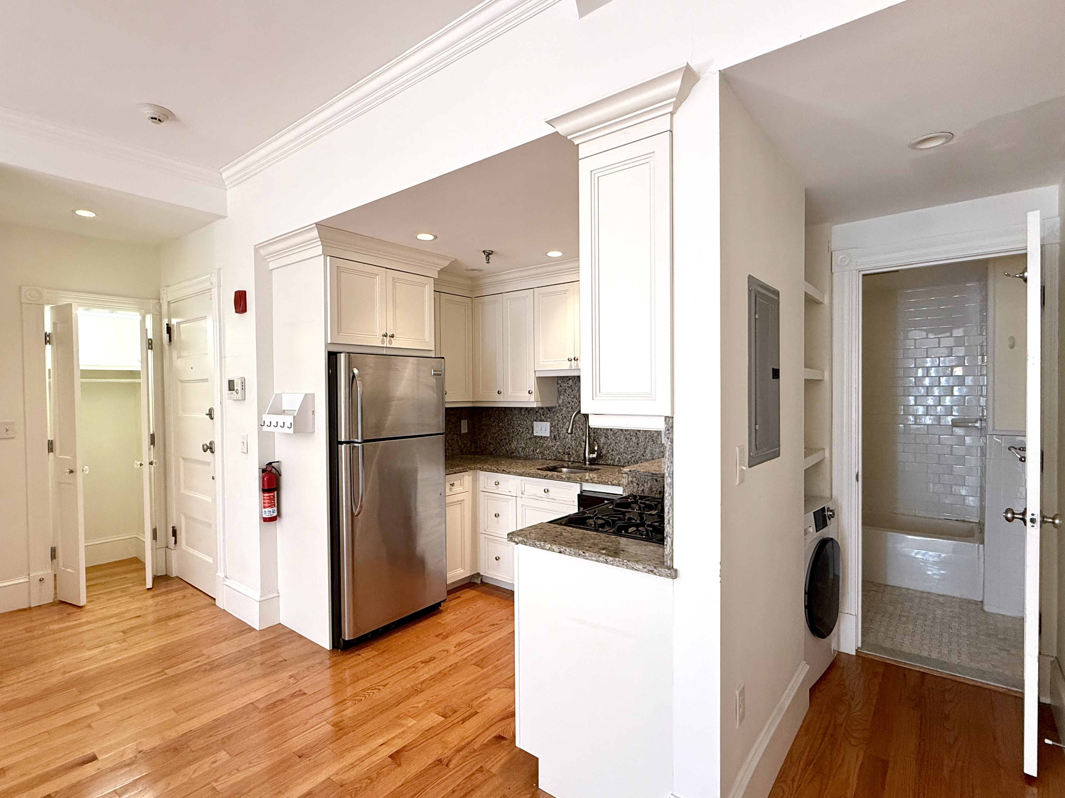 1 bed, 1 bath apartment for rent at 247 Newbury St Unit 22R, Back Bay — photo 9 of 16