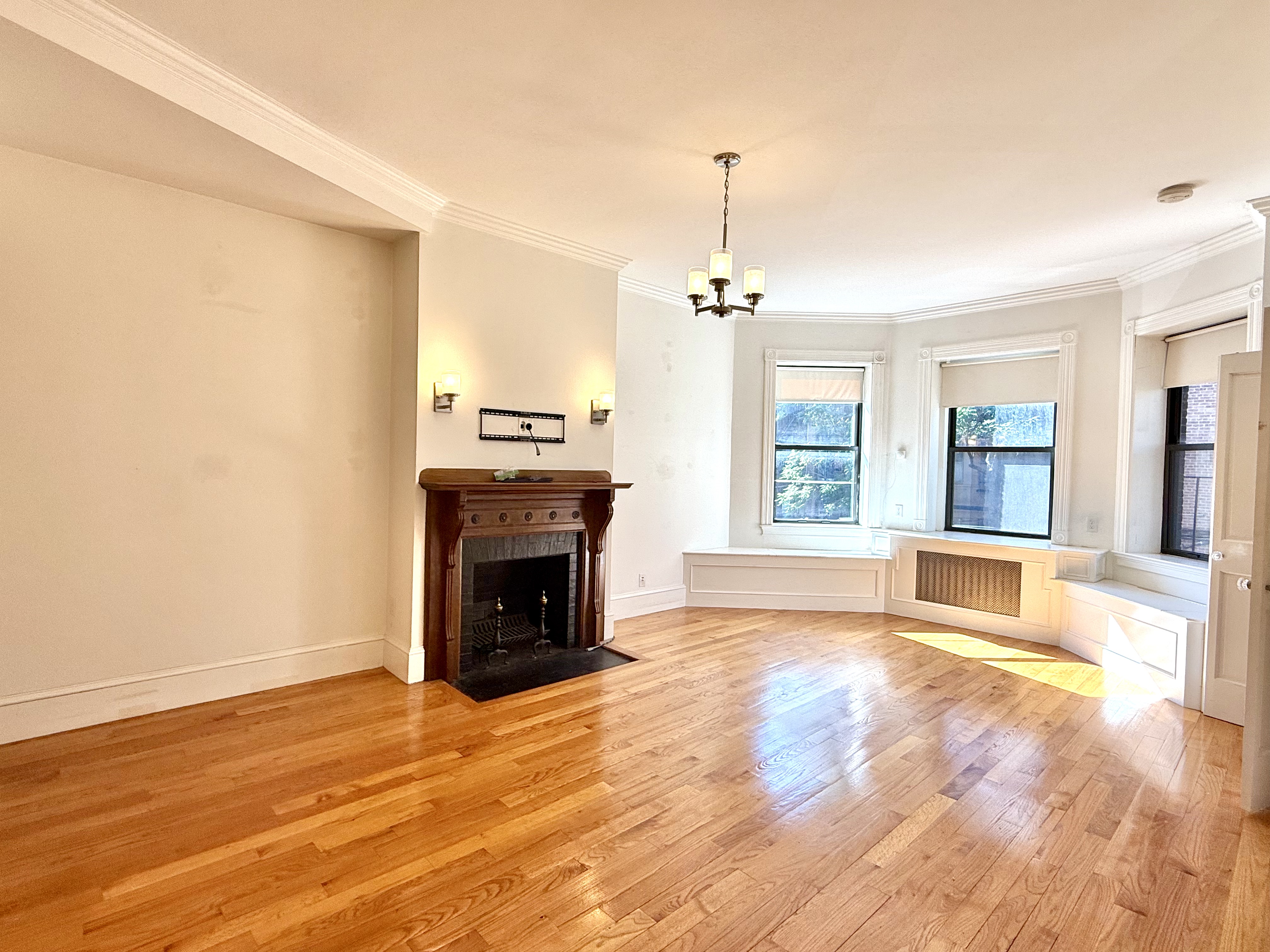 1 bed, 1 bath apartment for rent at 247 Newbury St Unit 22R, Back Bay — photo 1 of 16