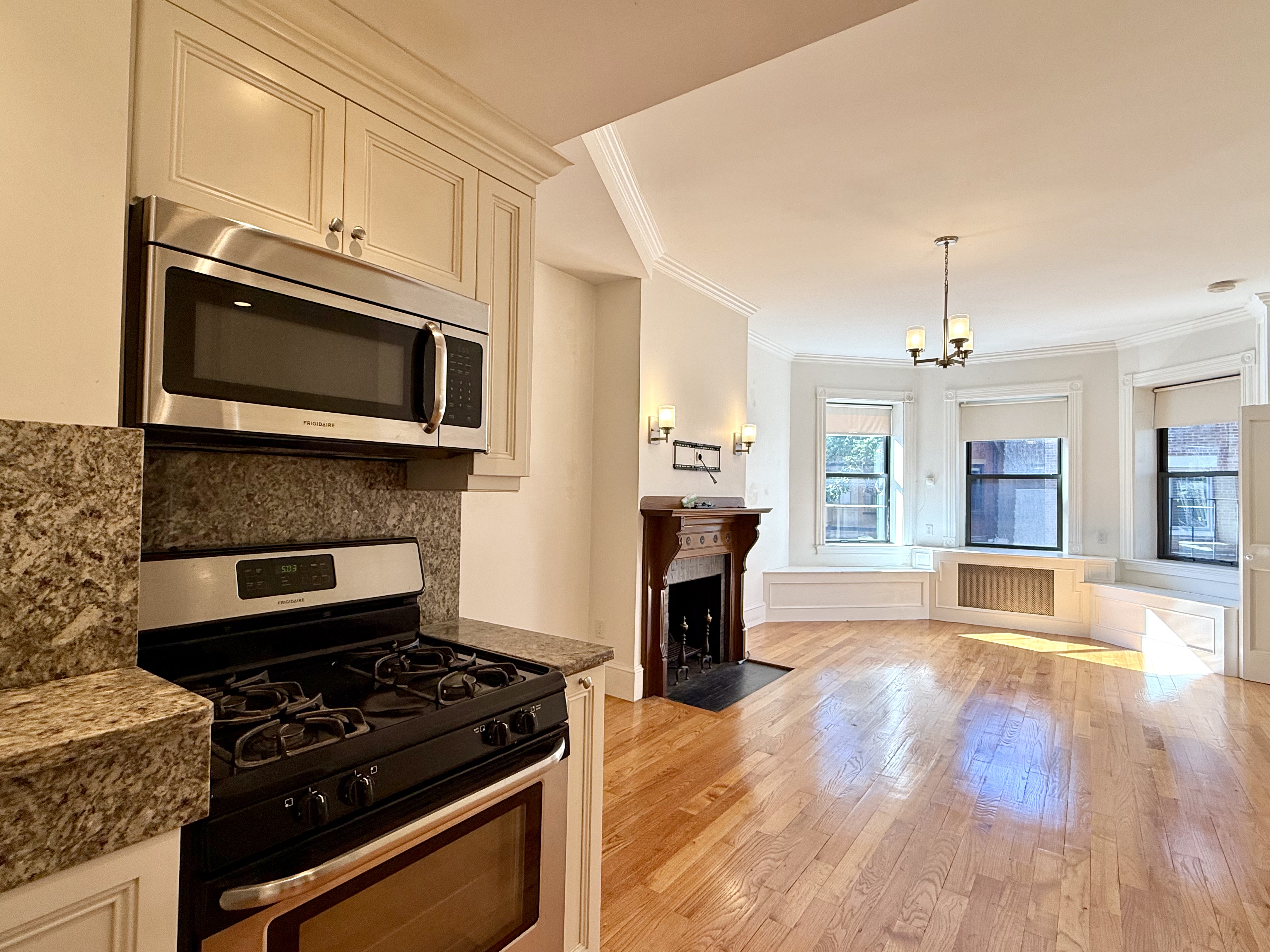 1 bed, 1 bath apartment for rent at 247 Newbury St Unit 22R, Back Bay — photo 6 of 16