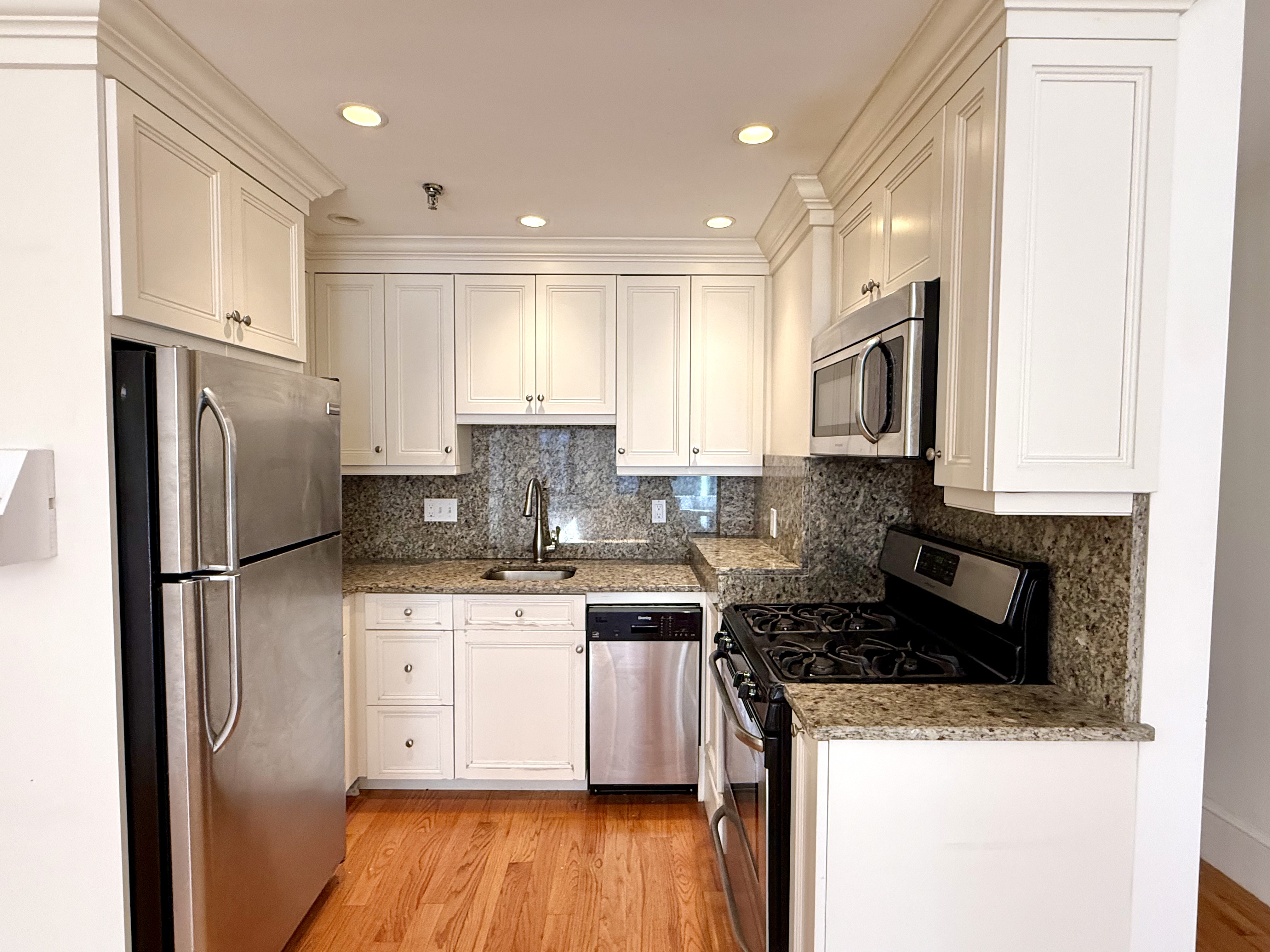 1 bed, 1 bath apartment for rent at 247 Newbury St Unit 22R, Back Bay — photo 7 of 16