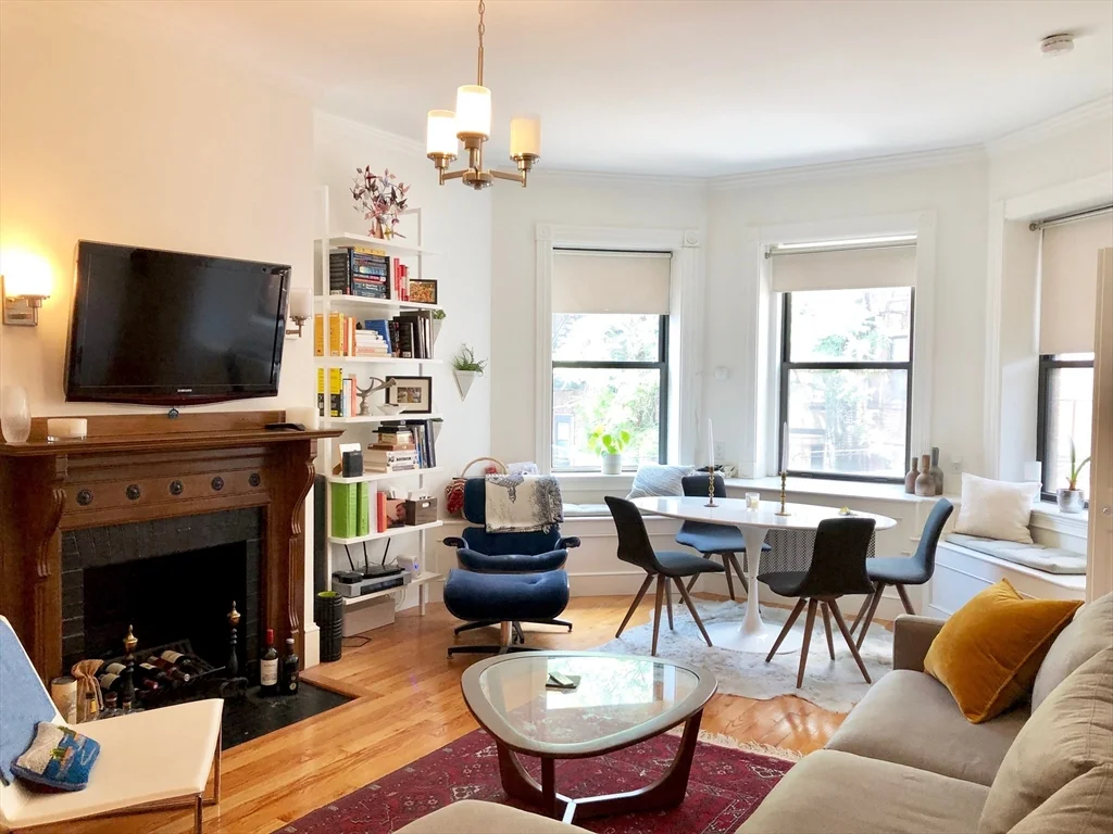 1 bed, 1 bath apartment for rent at 247 Newbury St Unit 2R, Back Bay — photo 2 of 7