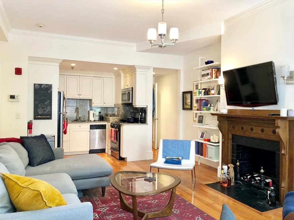 1 bed, 1 bath apartment for rent at 247 Newbury St Unit 2R, Back Bay — photo 4 of 7