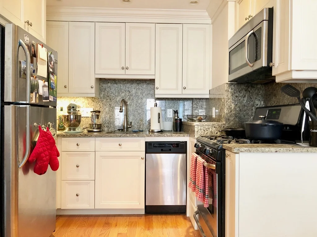1 bed, 1 bath apartment for rent at 247 Newbury St Unit 2R, Back Bay — photo 3 of 7