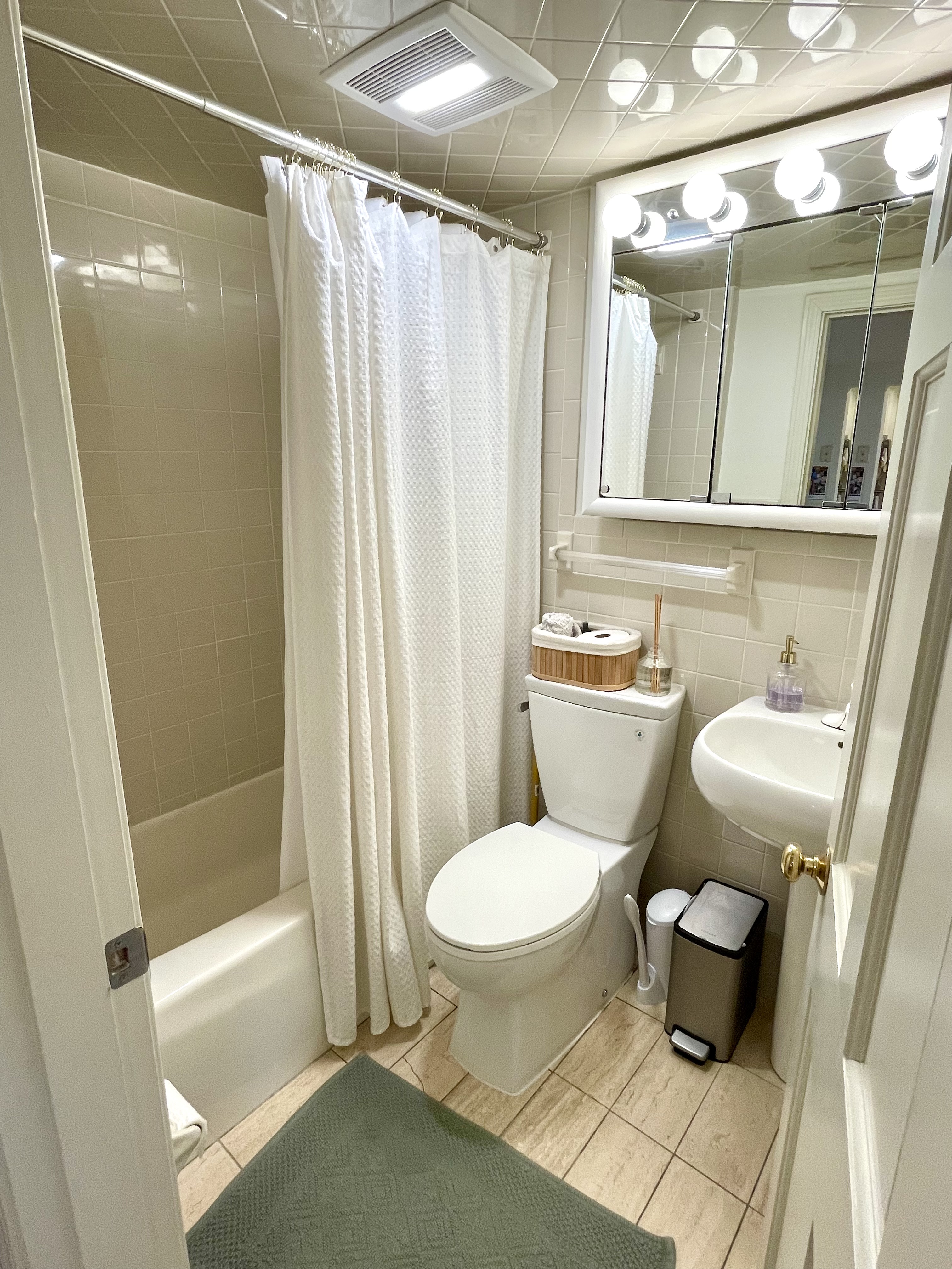 1.5 bed, 2 bath apartment for rent at 247 Newbury St Unit 4, Back Bay — photo 13 of 24