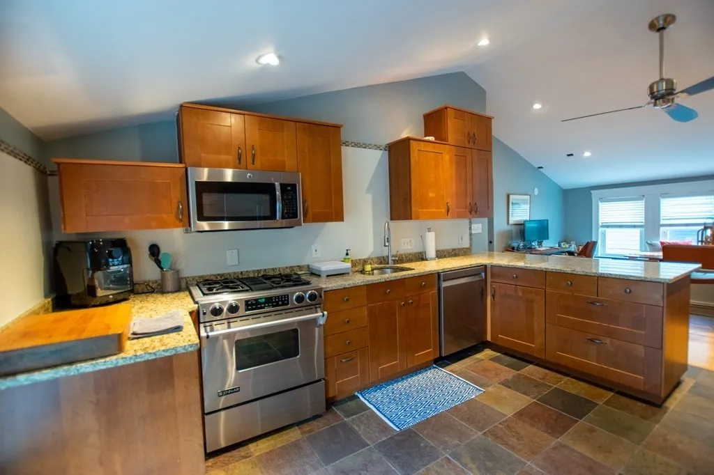 1 bed, 1 bath apartment for rent at 247 Savin Hill Ave Unit 3, Dorchester — photo 14 of 43
