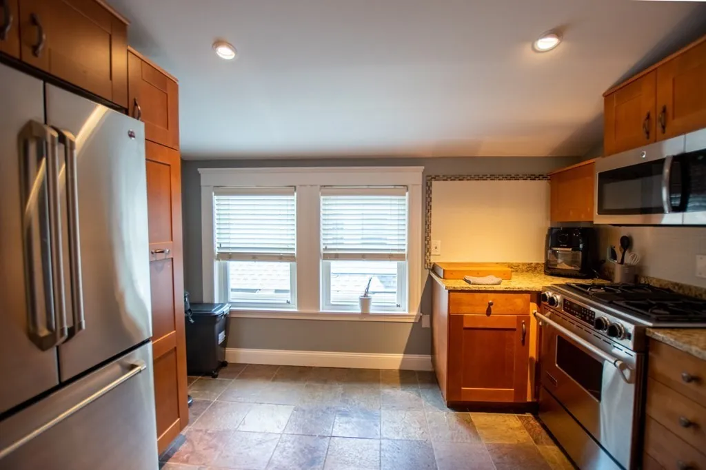 1 bed, 1 bath apartment for rent at 247 Savin Hill Ave Unit 3, Dorchester — photo 11 of 43