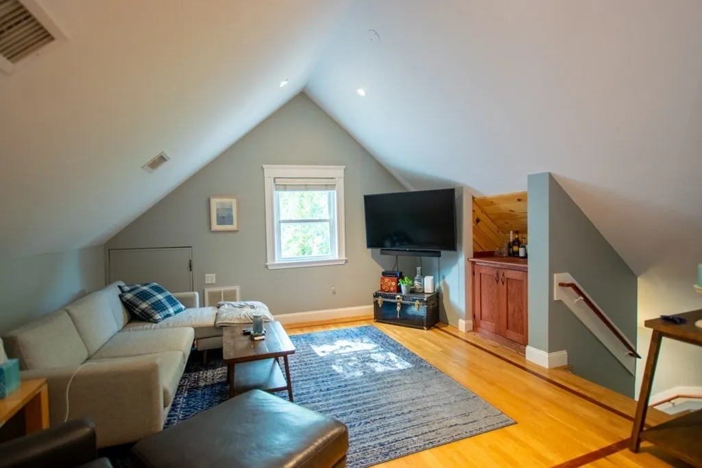 1 bed, 1 bath apartment for rent at 247 Savin Hill Ave Unit 3, Dorchester — photo 29 of 43